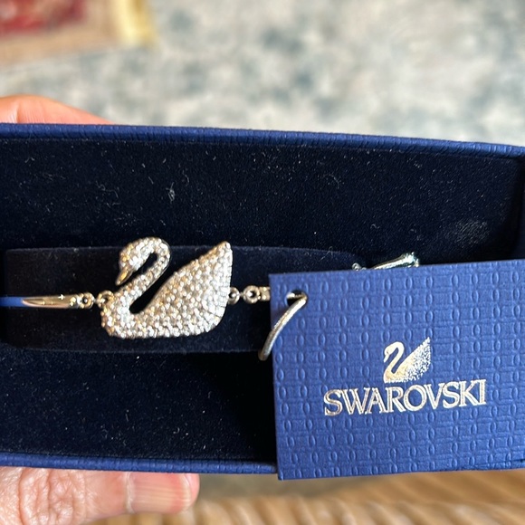 Vintage Swarovski Swan Bracelet with Box - Picture 9 of 10